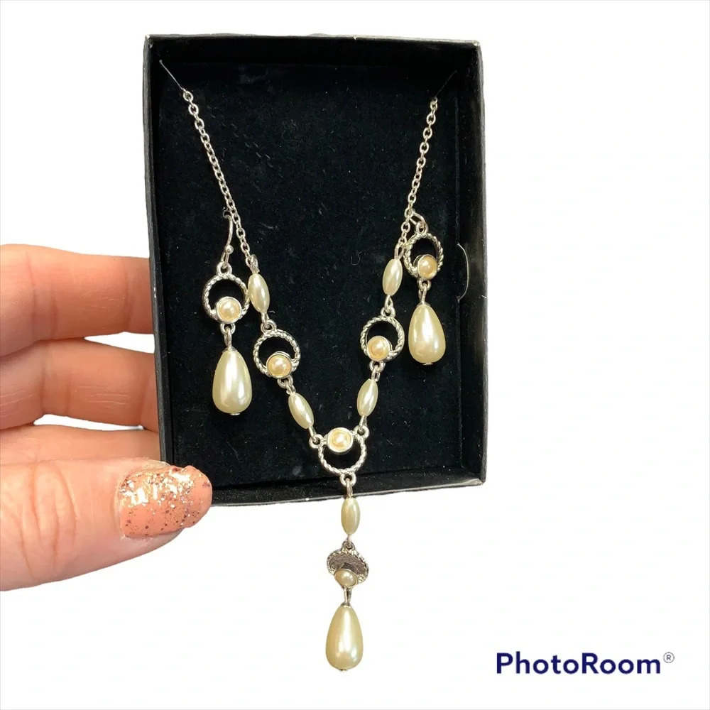 Avon Merryl 3 piece gift set faux pearl detailing drop earrings